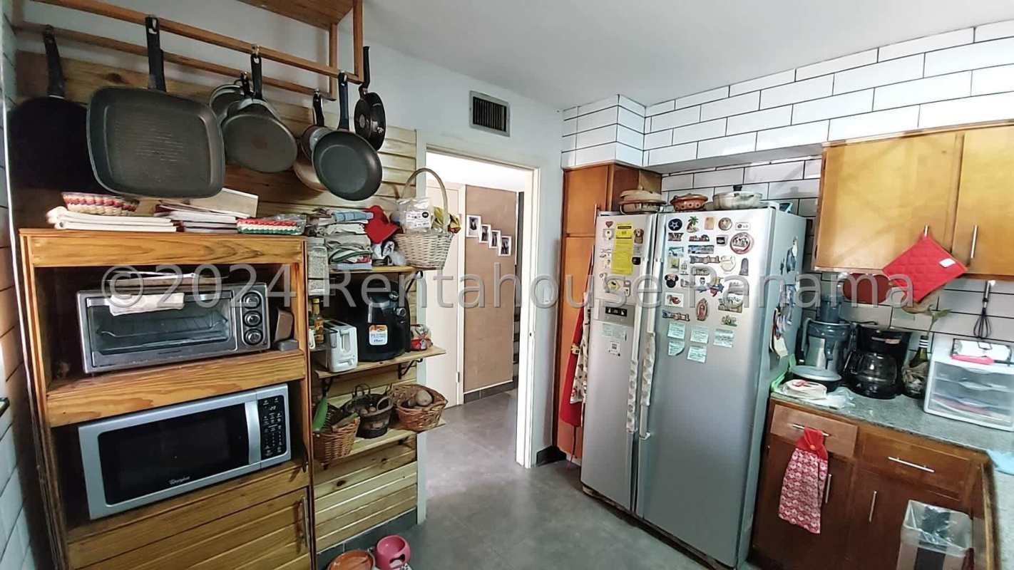 Functional kitchen warm wooden cabinets ceramic backsplash Clayton Panama house for sale