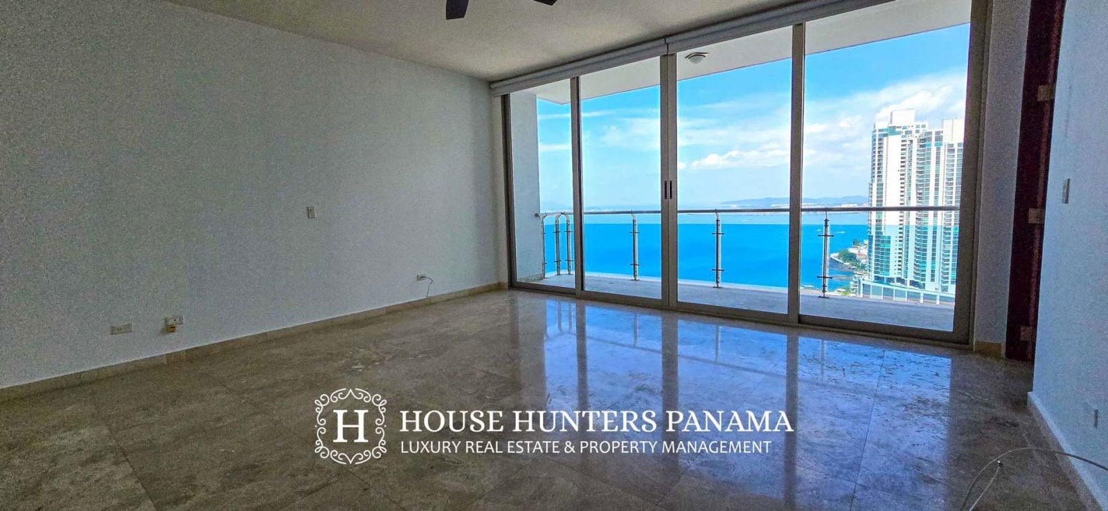 Spacious bedroom with marble floors, large windows, city and sea views in PH Aqualina Punta Pacifica