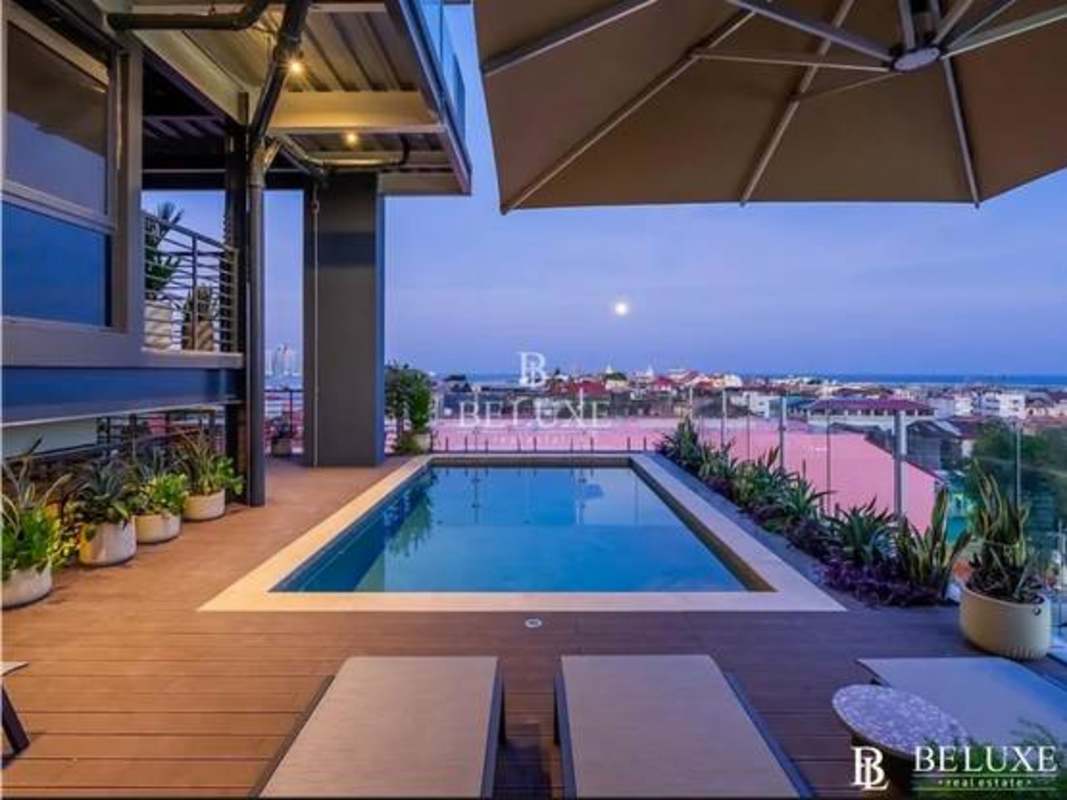 Modern imported kitchen with marble countertop and tile backsplash in PH Casco View Casco Viejo