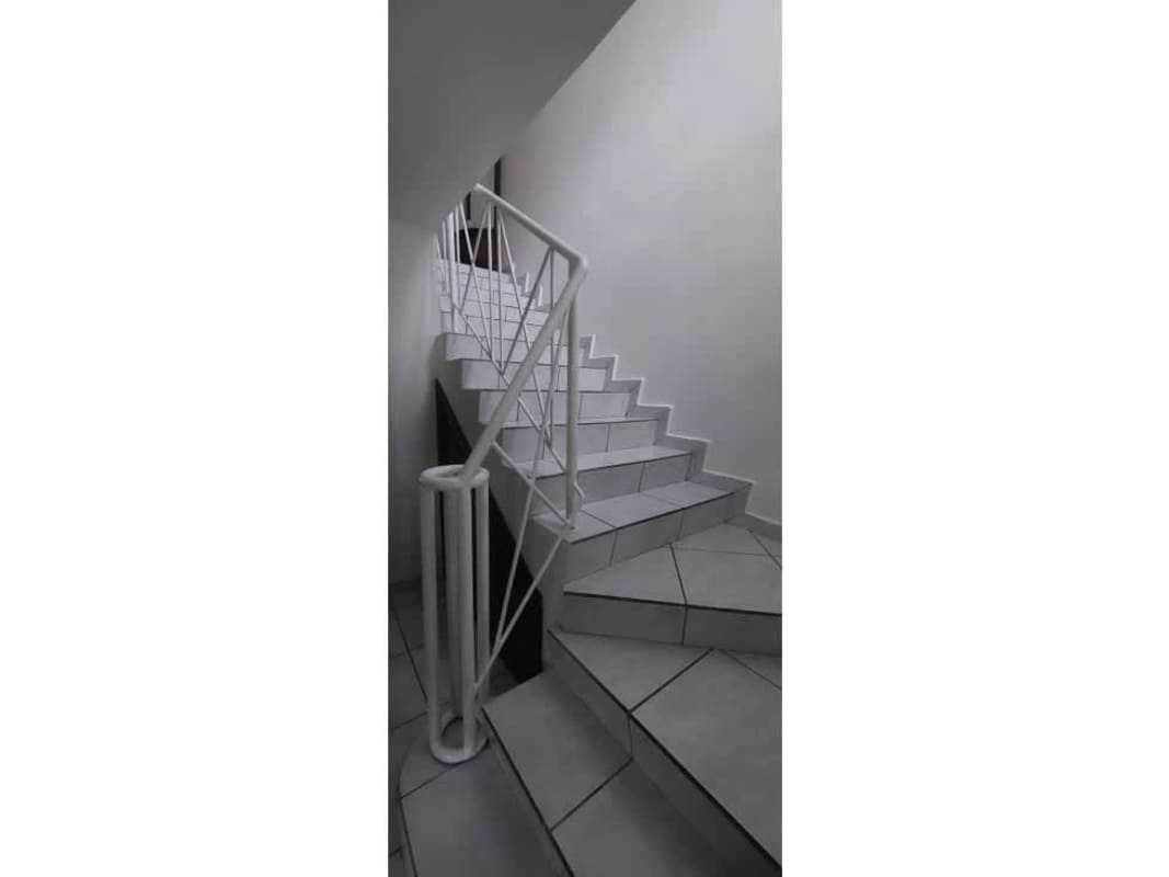 Traditional kitchen with granite countertop and wood cabinets Condado del Rey