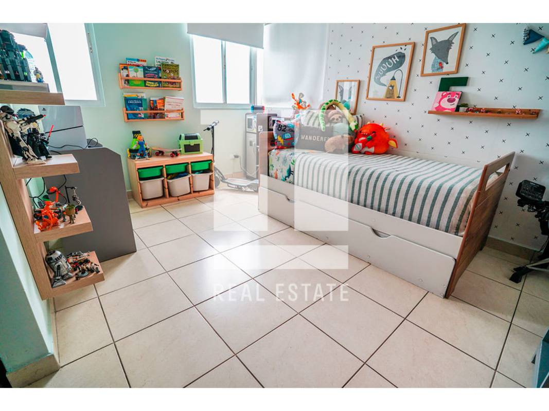 Children’s room with desk, colorful bedding, decor shelving PH Bahia Obarrio Panama