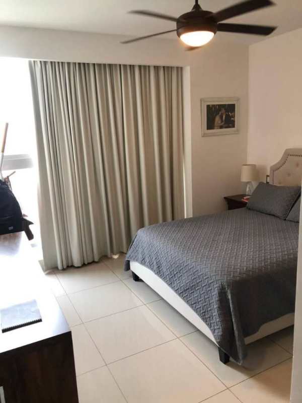 Spacious master bedroom with en-suite bathroom and natural light PH Bali Costa del Este Panama