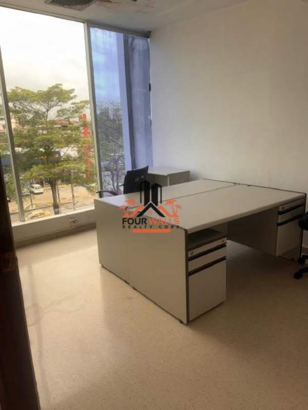 Spacious open-plan office with cubicles and desks in Plaza Los Angeles