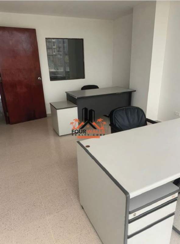 Office with large windows and natural daylight Plaza Los Angeles Tumba Muerto Panama