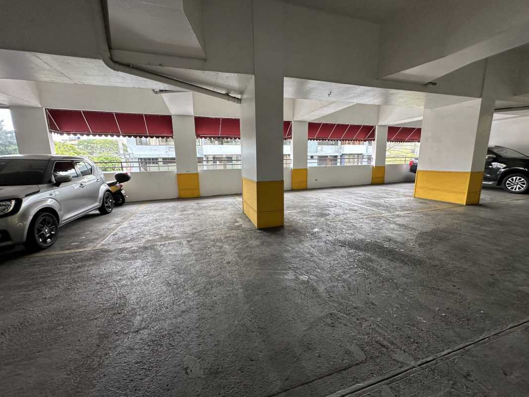 Modern 1BR Apartment with Parking in El Cangrejo