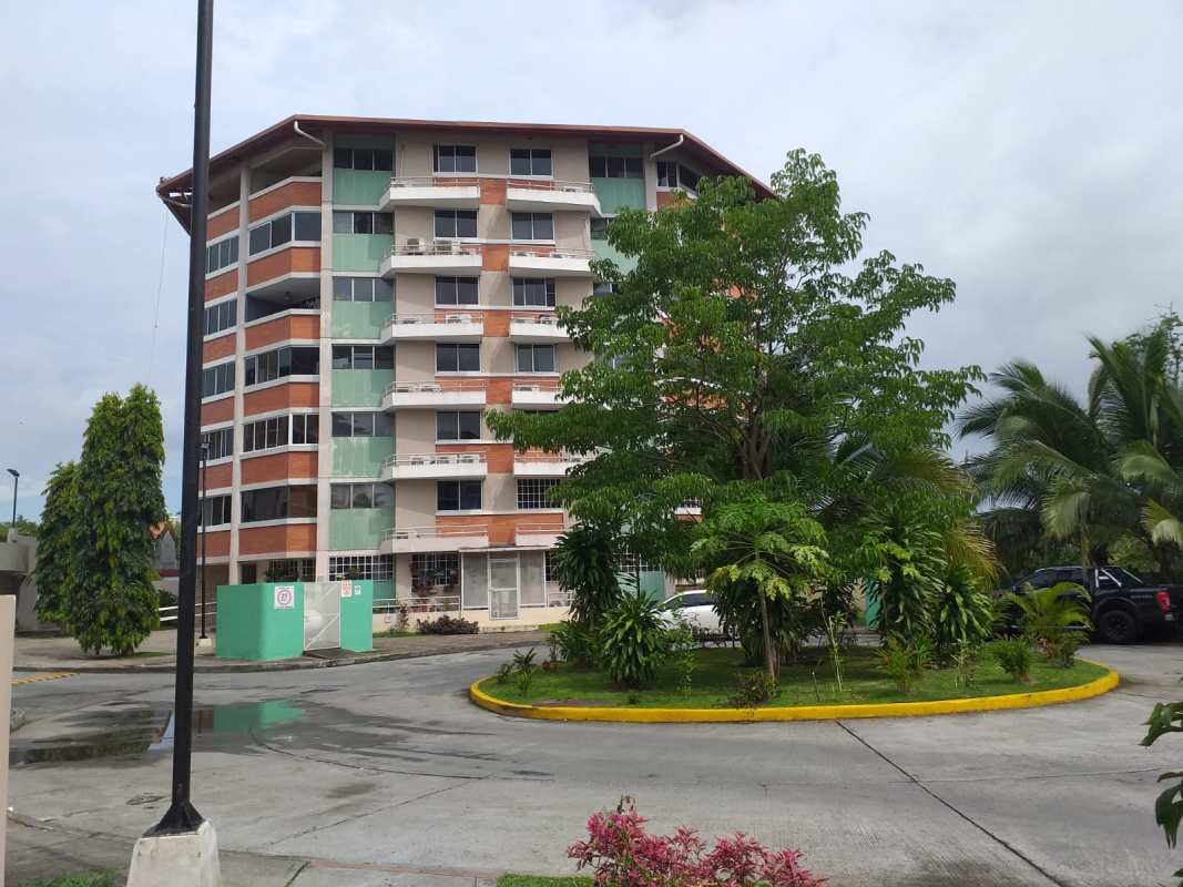 Bright living dining room with balcony PH Llano Bonito Las Acacias Panama