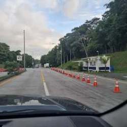 Brick entrance with lush landscaping at Residencial Howard community in Panama Pacifico