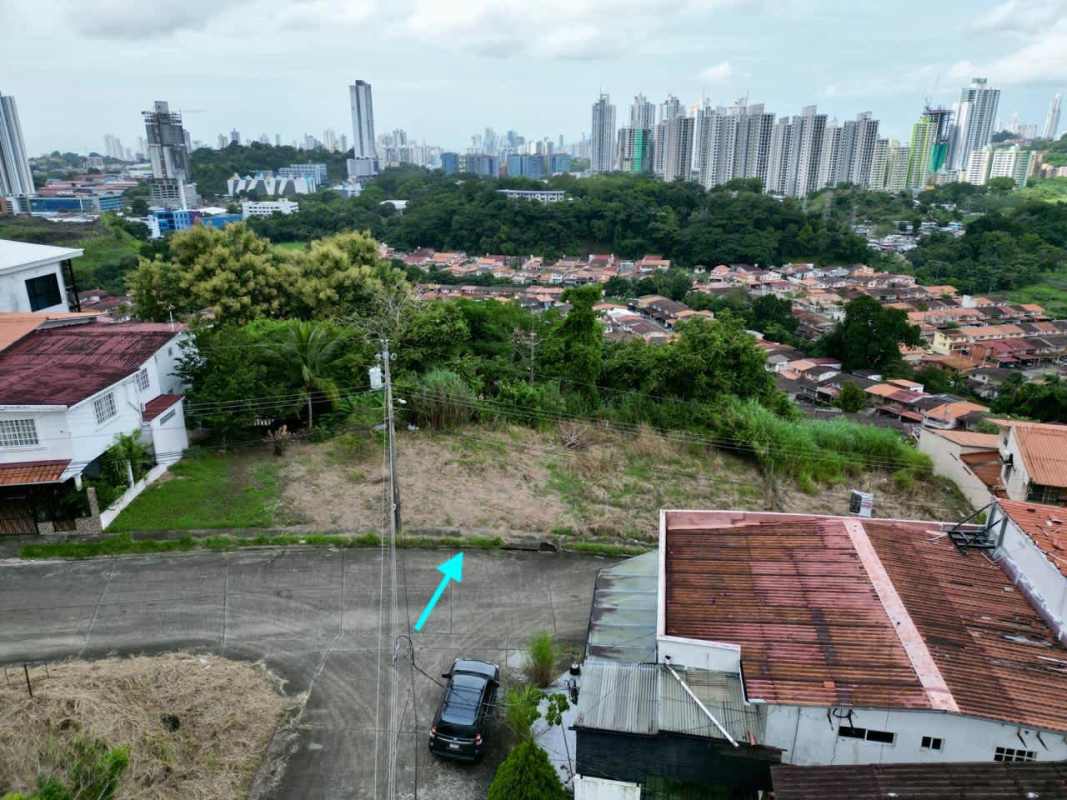 Panoramic lot in Altos de Santa María overlooking Panama City ideal for dream home