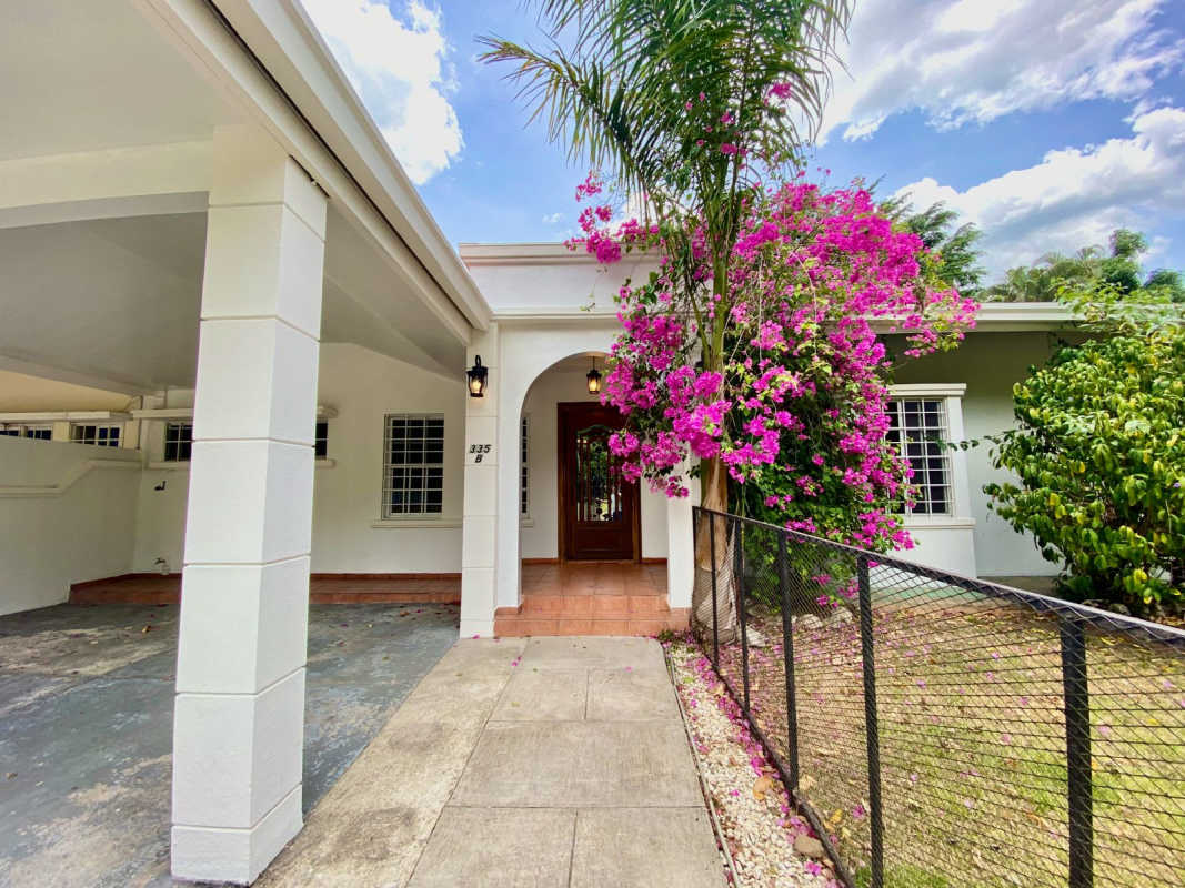 Open concept living and dining room with tile floor, recessed ceiling, ceiling fans, Albrook Panama house