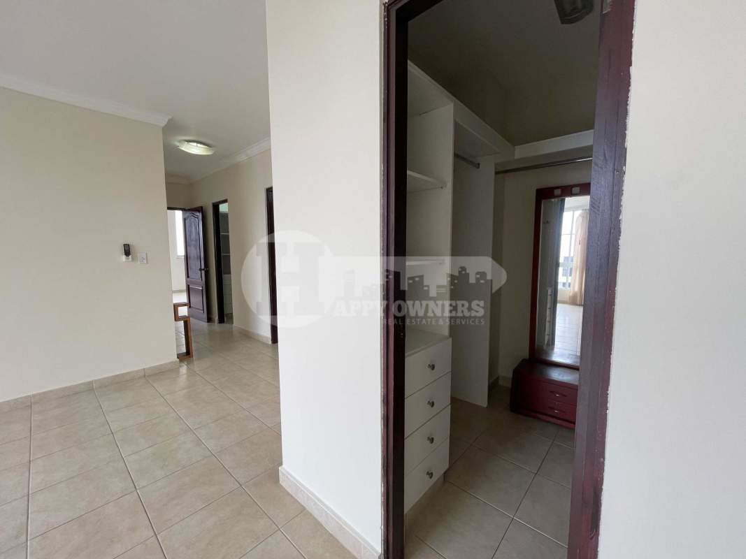 Spacious Penthouse with City View in PH Aurora El Cangrejo