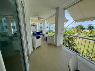 Spacious balcony with wicker seating and ocean view in PH Bijao Balboa II Panama