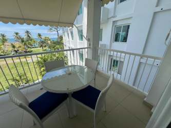 Modern balcony terrace with dining set enjoying ocean view at PH Bijao Beach Club Balboa II Panama