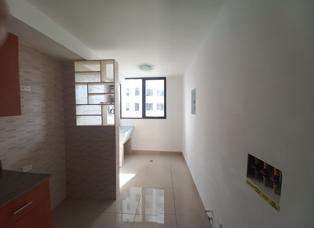 Utility room with large window and storage in PH San Francisco Bay Tower 500 Panama City