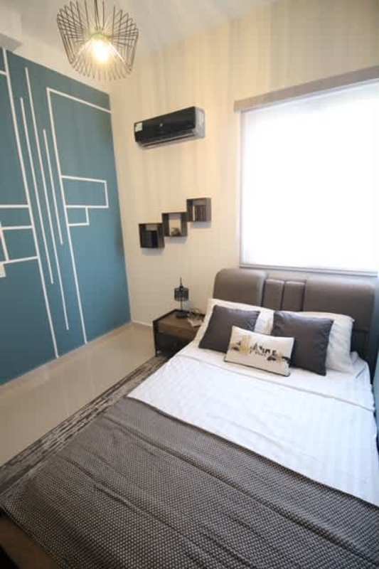 Infinity pool with panoramic city views at sunset in PH Residencial La Loma Panama