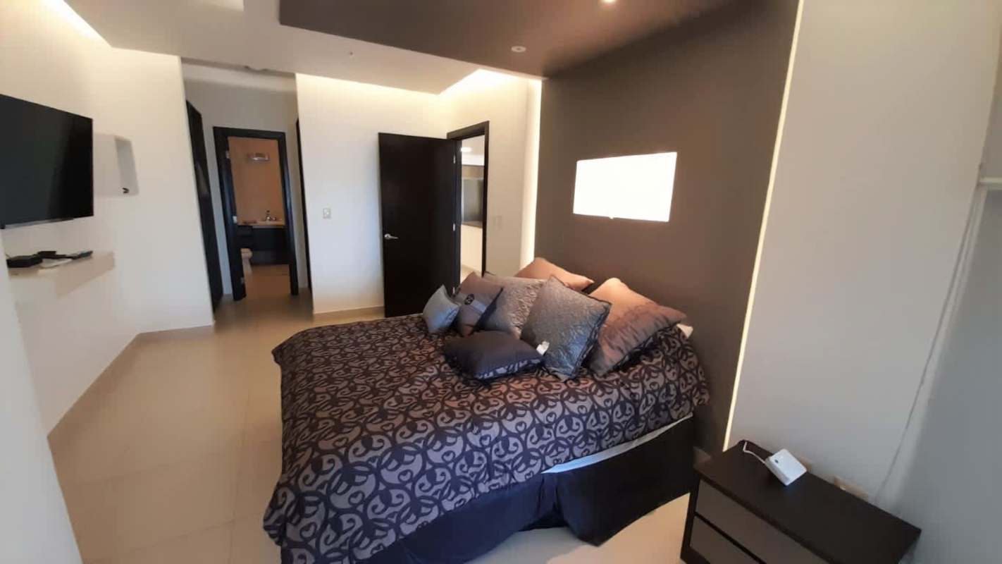 Elegant master bedroom with walk-in closet, ocean and skyline view in PH Rivage Panama