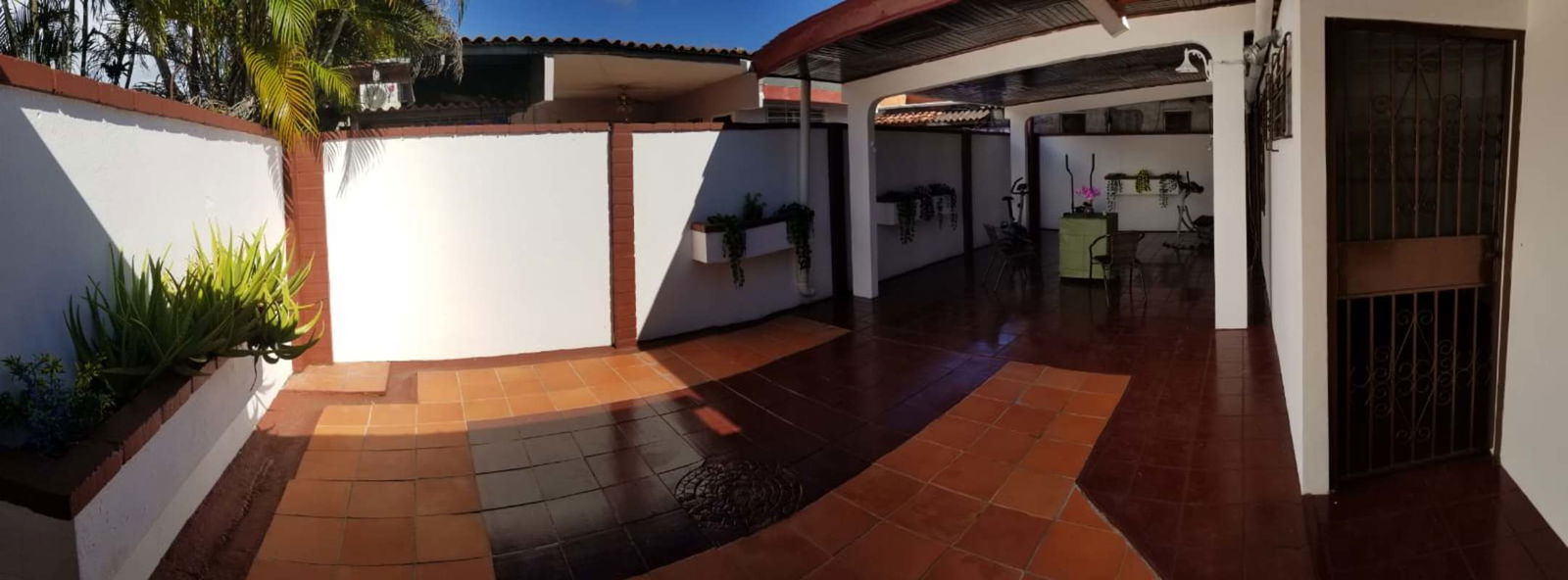 Bathroom with retro tiles, walk-in shower, and ceramic fixtures Chanis neighborhood Panama