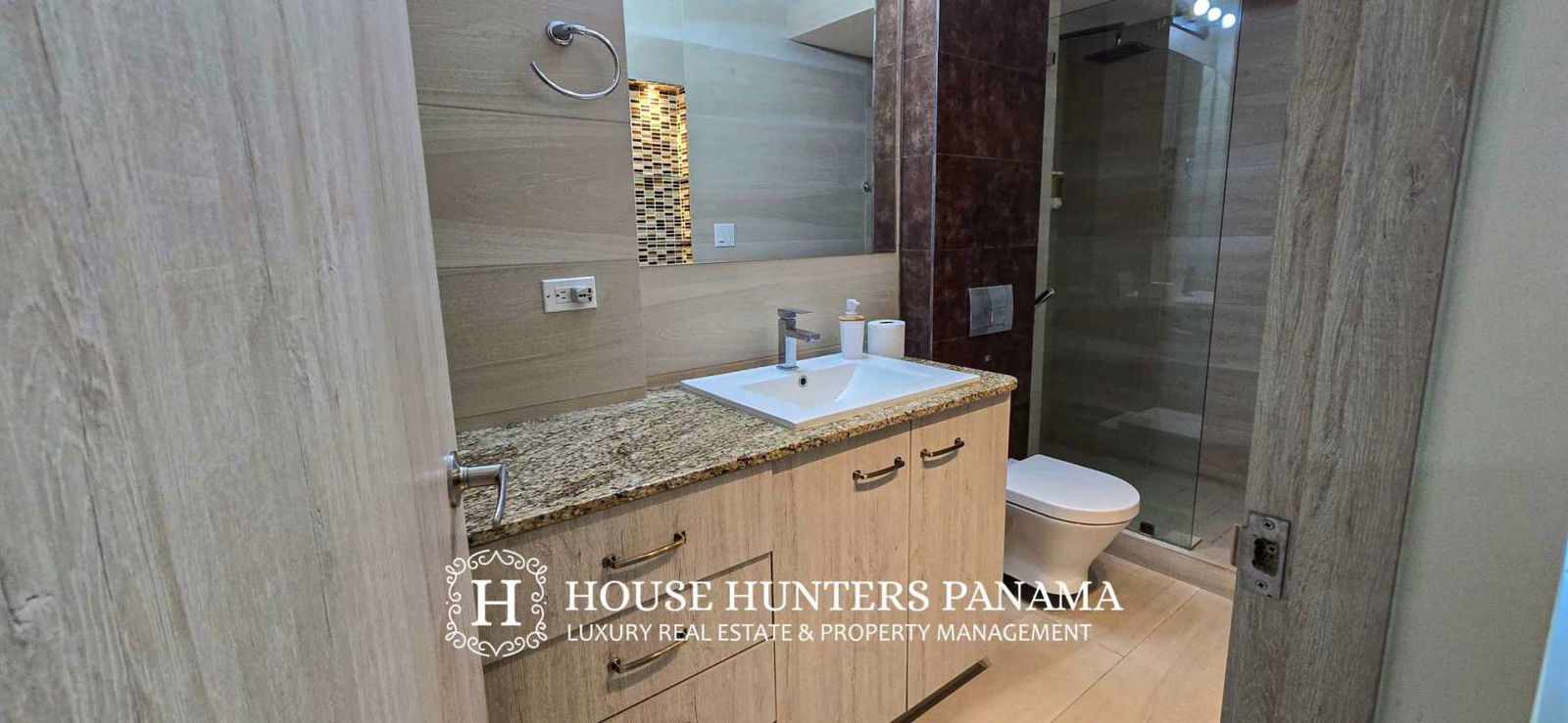 Private terrace with panoramic ocean and skyline views in PH Grand Bay Tower Avenida Balboa Panama