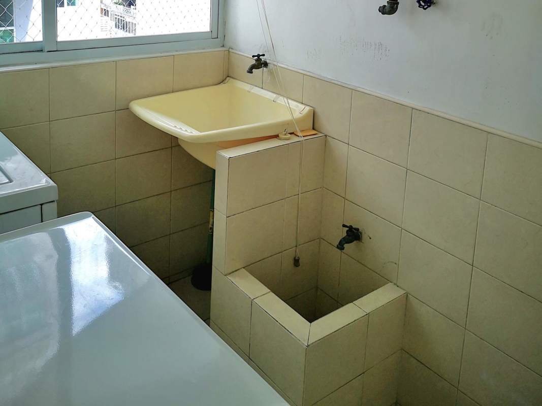 Laundry room with washer, sink and window PH Mont Royale Panama City apartment