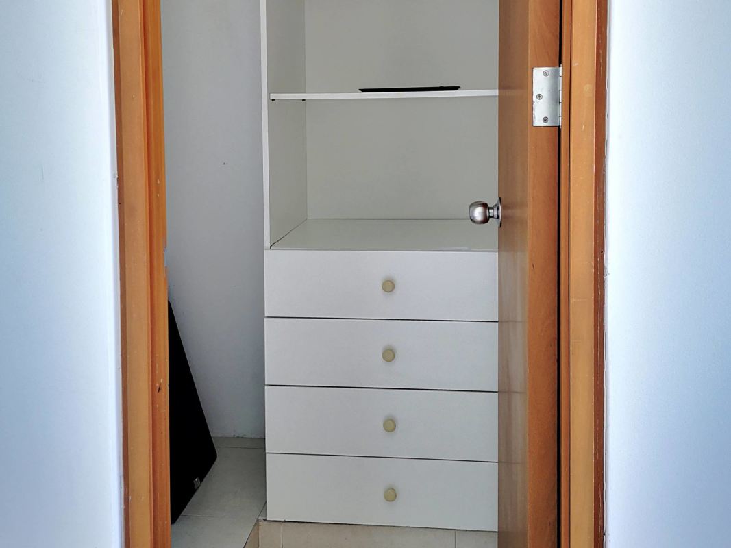 Closet space with built-in drawers and shelving PH Mont Royale Panama apartment