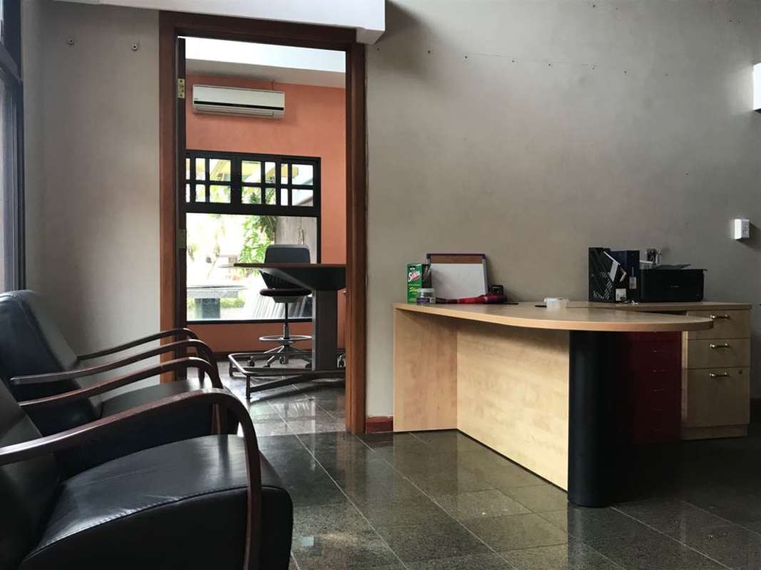 Commercial office with reception, glass window, chairs, AC in Altos del Golf Panama City