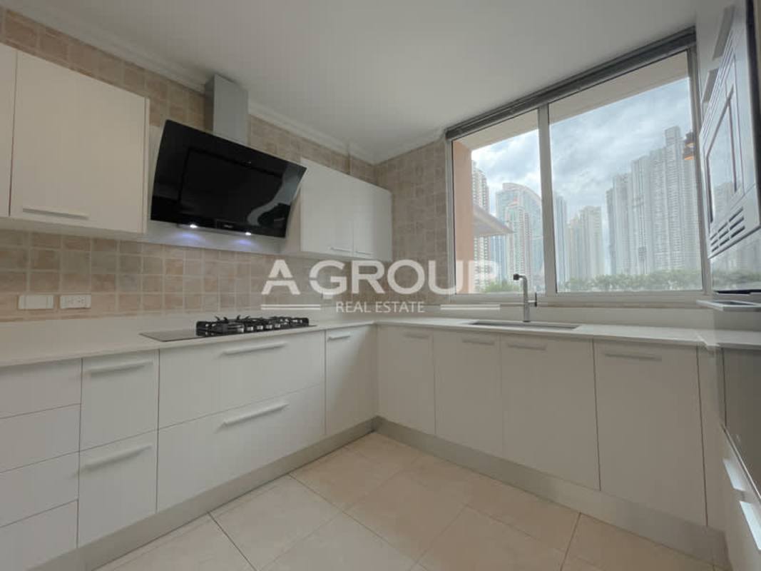 Modern spacious living area with premium finishes in PH Mystic Point Tower 200 Punta Pacifica