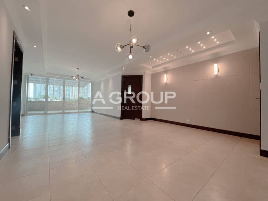 Private spacious terrace with skyline view at PH Mystic Point Tower 200 in Punta Pacifica