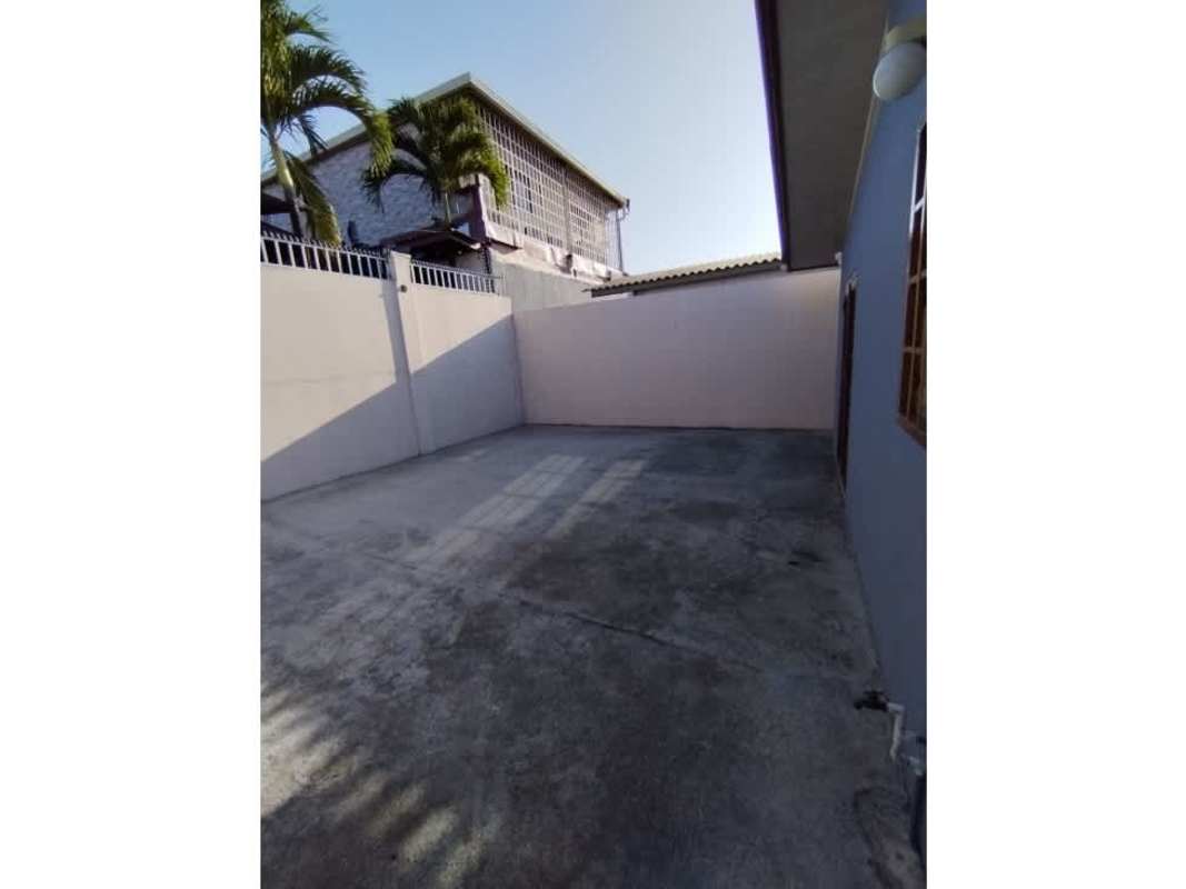 Enclosed concrete patio with tall walls and greenery in Brisas del Golf family house Panama