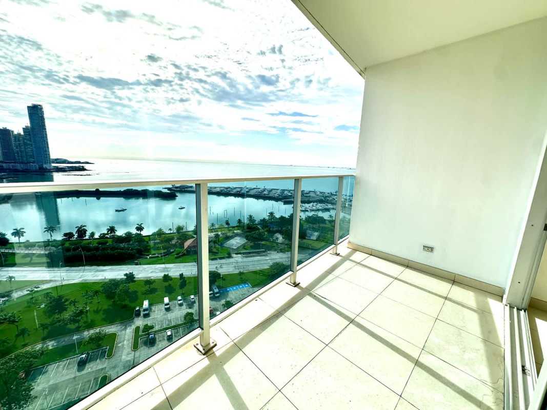 Kids' indoor play area bright and colorful at PH White Tower Panama