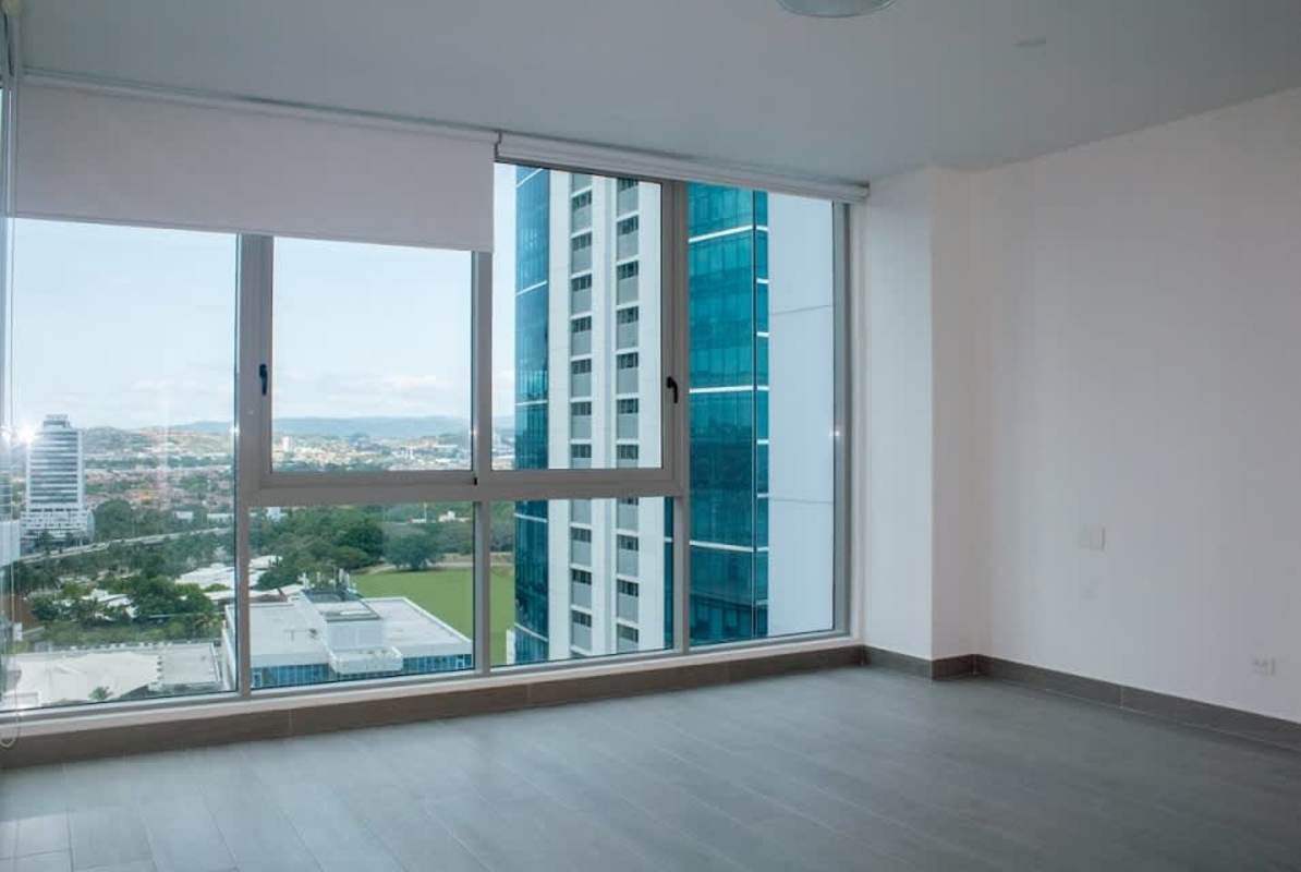 Large luxury penthouse living area with marble floors and floor-to-ceiling windows in PH Regalia Panama