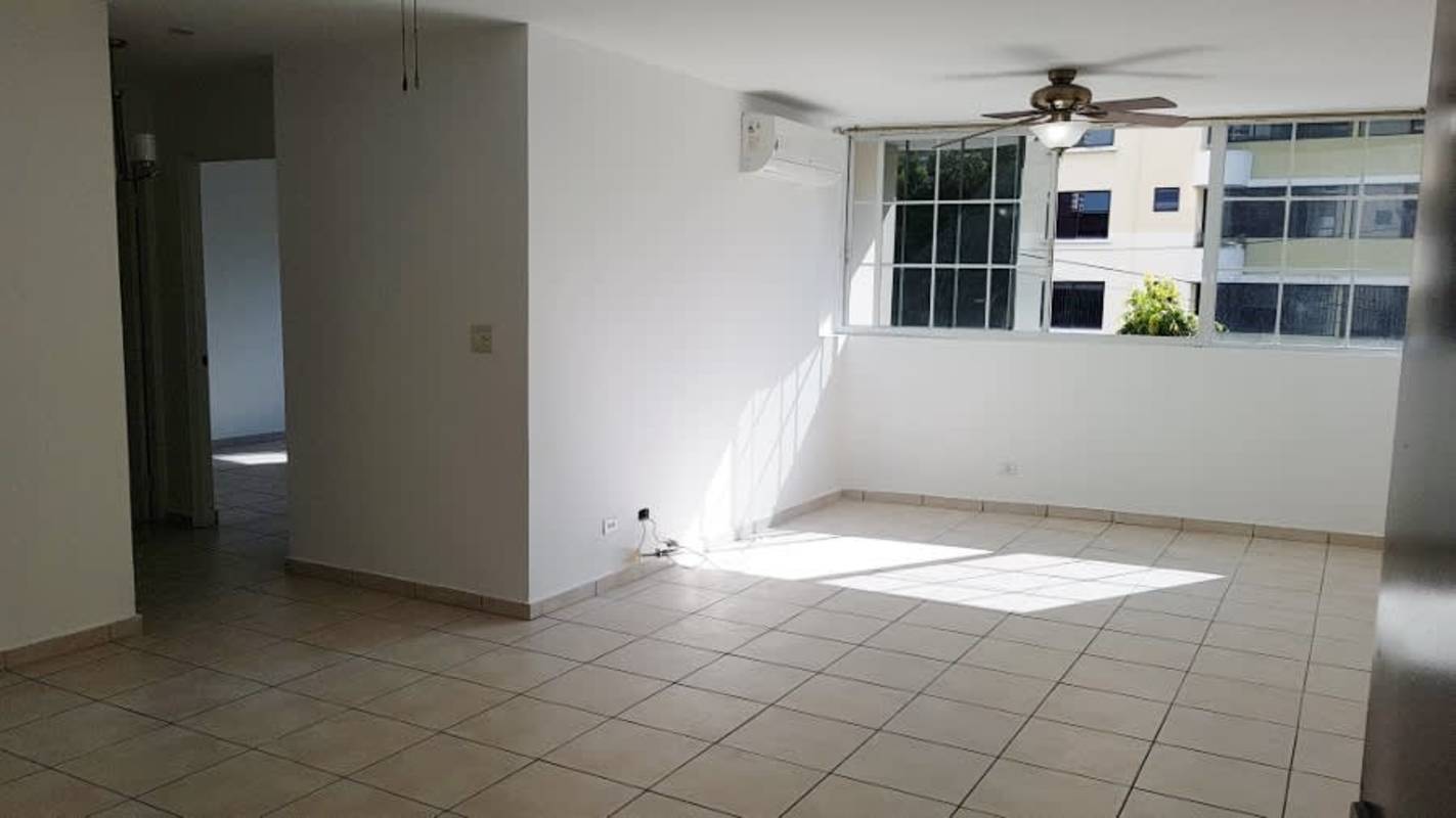 Kitchen with tile backsplash and cabinetry in PH Mar del Sur San Francisco Panama