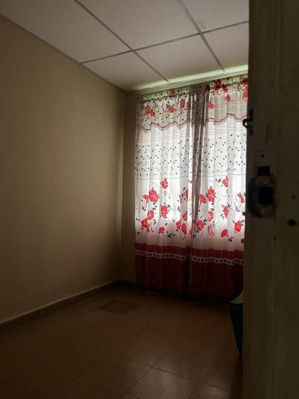 Bedroom with built-in closet window bars and ceramic floors Panama house