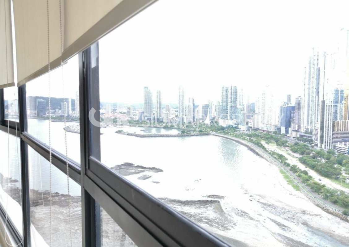 Panoramic bay and skyline views from modern apartment in PH Golden Palace Punta Paitilla