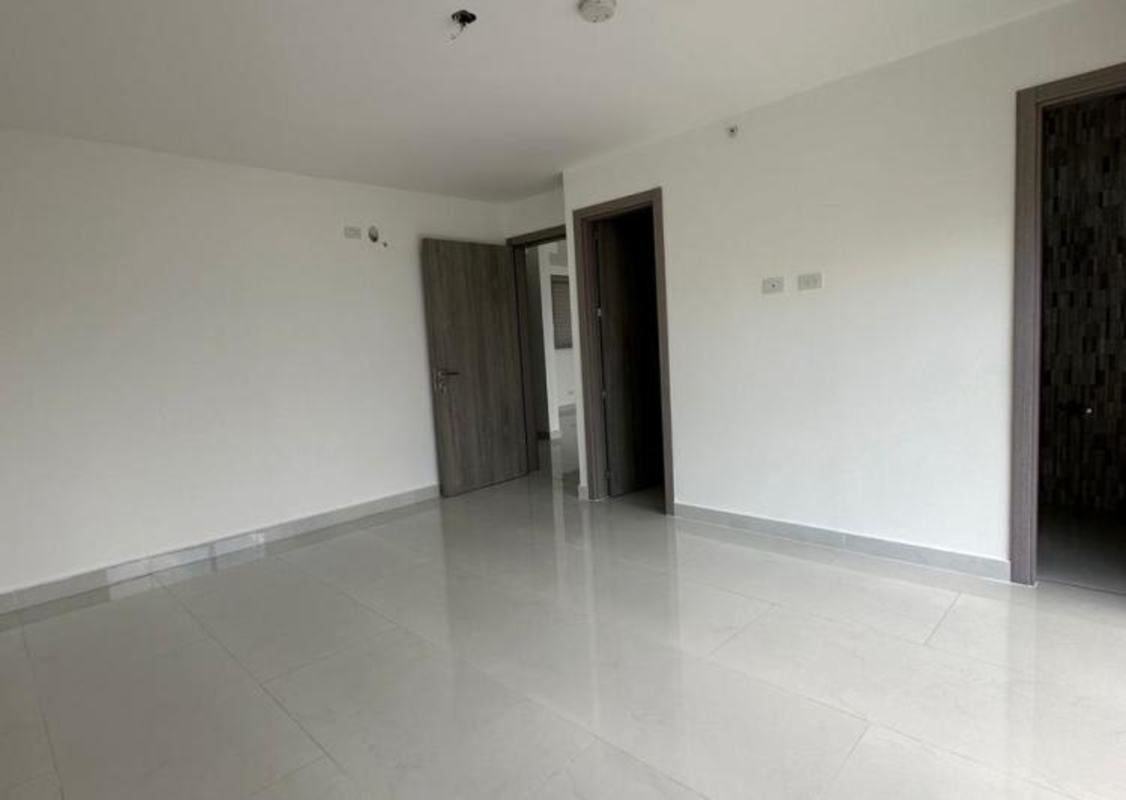 Modern bedroom with window and closet at PH Velure El Cangrejo Panama