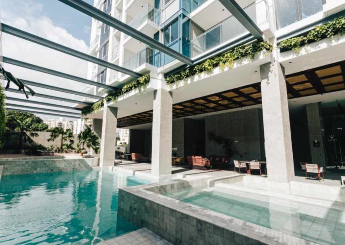 Luxury poolside lounge with sun chairs and green wall PH Velure Panama