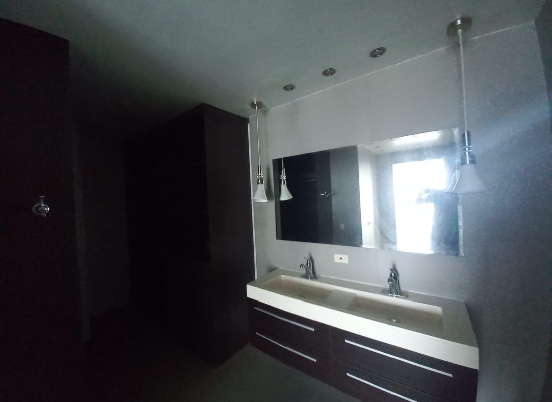 Spacious bedroom with ensuite bathroom and city skyline views at PH Yacht Club Tower Panama