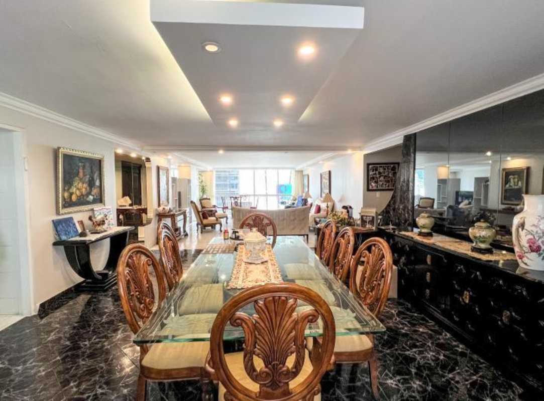 Spacious living and dining room with marble floors in PH Obarrio Central Panama