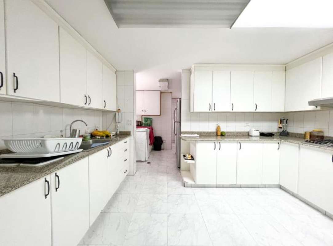 Bedroom with tile floor, built-in closet, ceiling fan, city view PH Obarrio Central