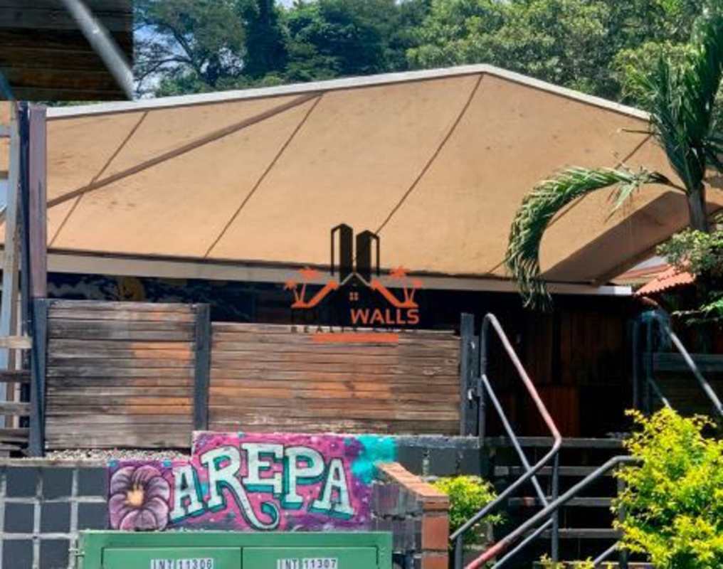 Spacious interior retail commercial space in Albrook Canal Plaza Panama City for rent