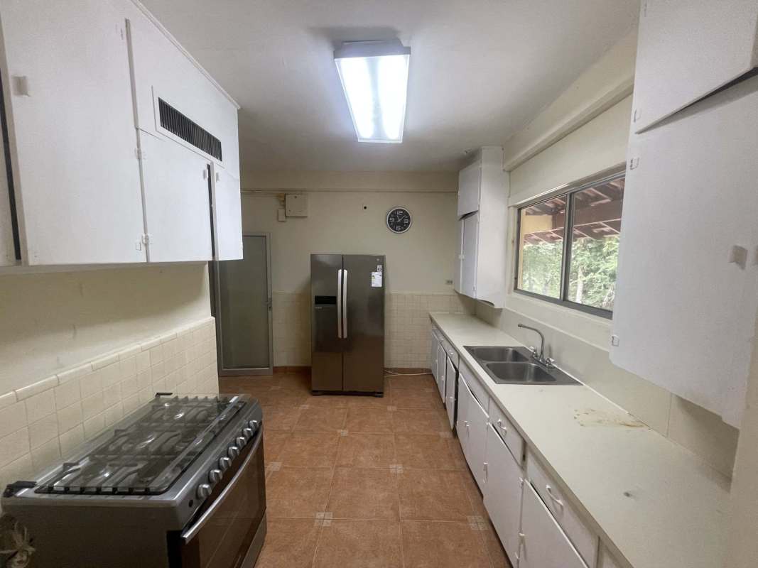 Bright unfurnished living room split air conditioner large windows ceramic floor Clayton house rental Panama