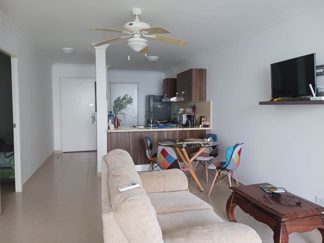 Kitchen with granite countertops, appliances in Aquamarina Punta Pacifica Panama