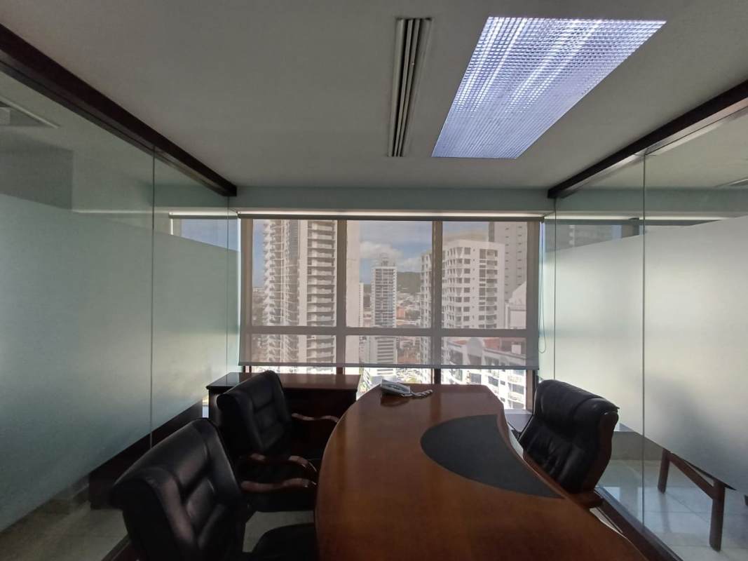 Interior glass office divider panels inside Torre Exterior BAC Panama City