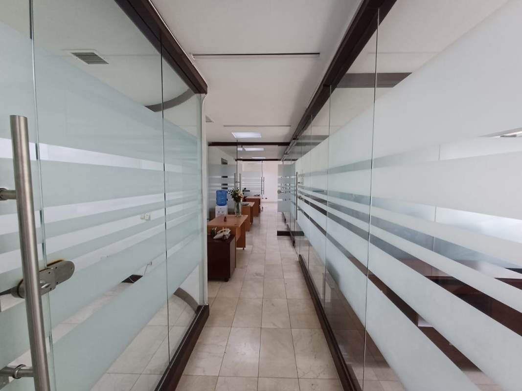 Hallway corridor with glass wall offices ceramic floors Torre BAC Panama