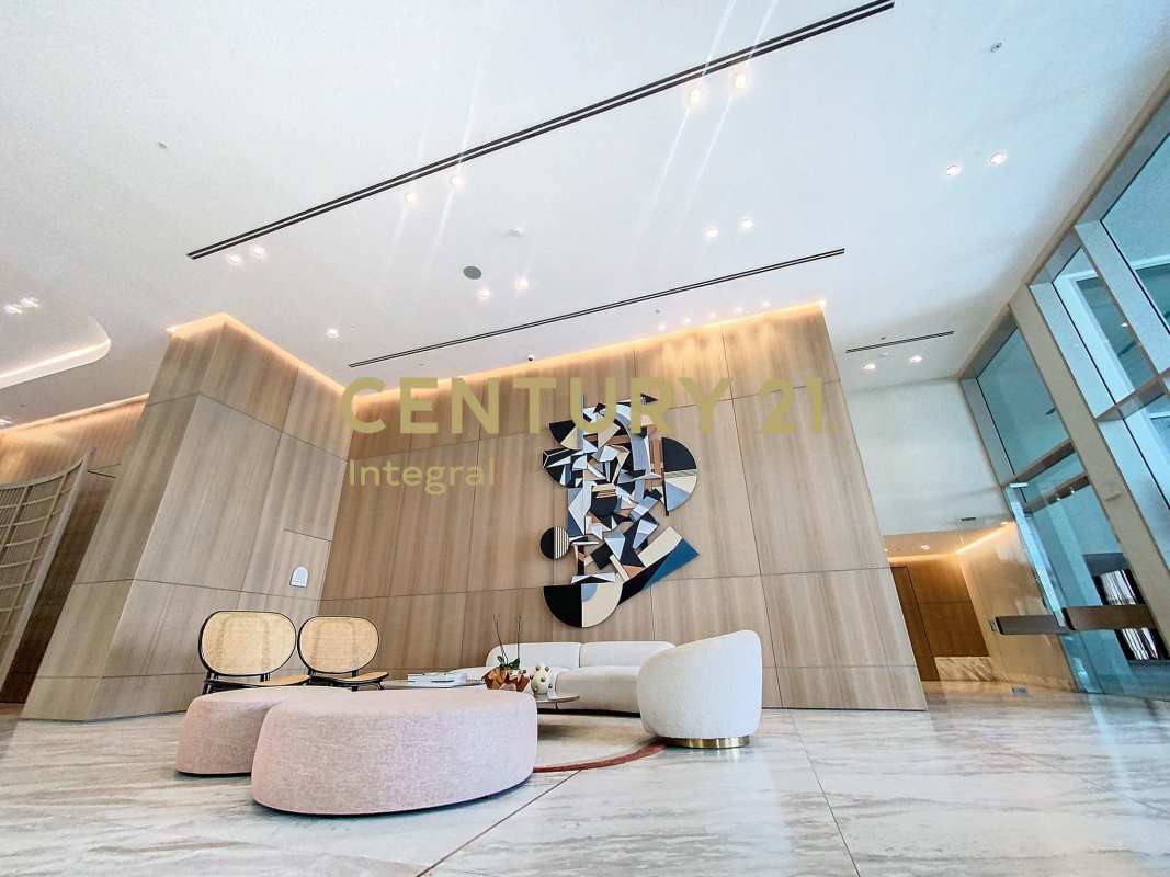 Contemporary lobby with wood panels, marble floor, and flower sculpture in Pacific Point Tower 400 Panama