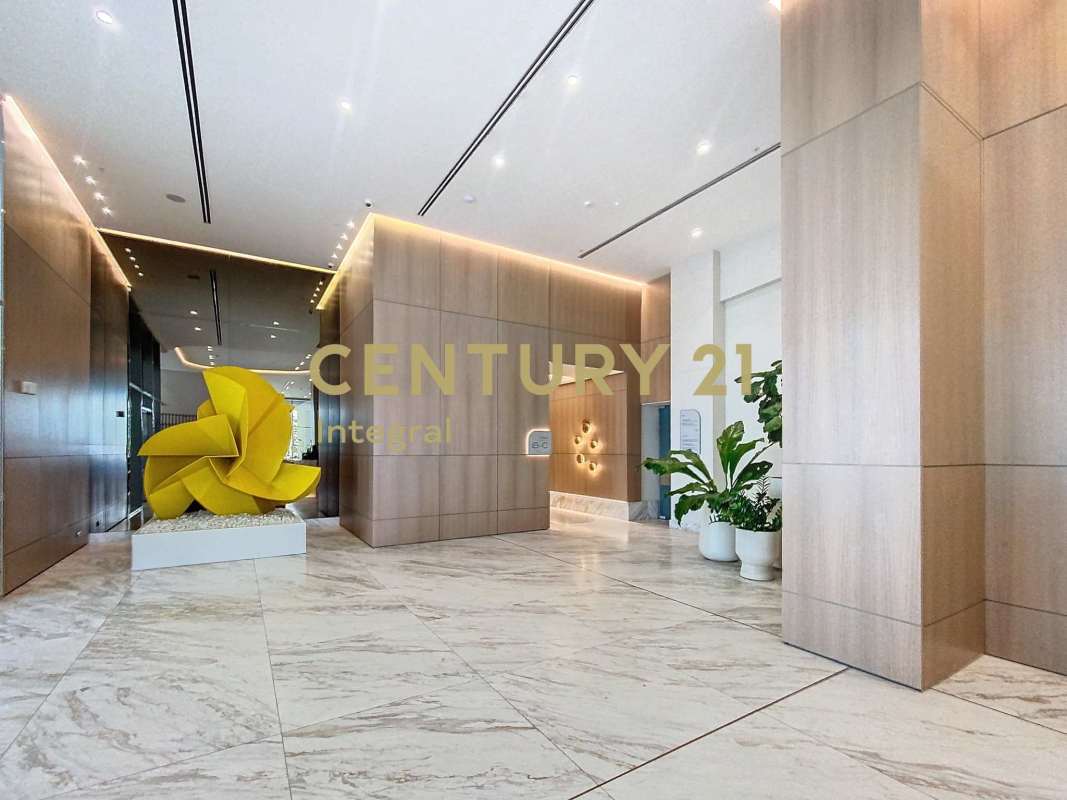 Modern lobby with abstract art, marble tiles, luxury seating PH Pacific Point 400 Panama