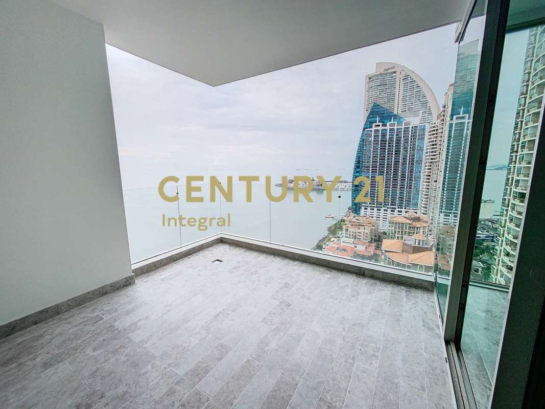 Contemporary white glass façade of PH Pacific Point Tower 400 Punta Pacifica Panama