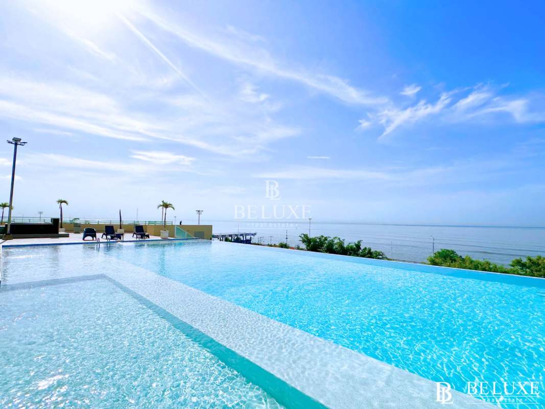 Infinity pool overlooking Pacific Ocean at PH Terramar San Francisco Panama City