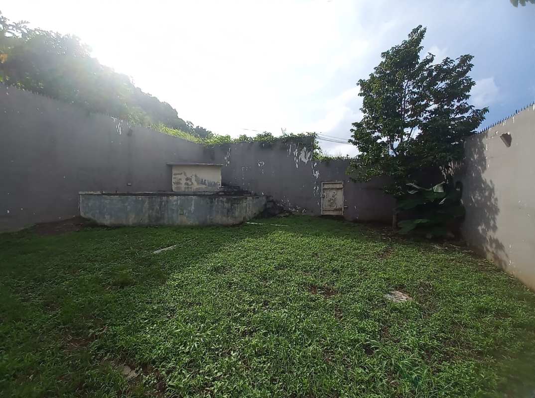 Second bedroom with tiled floor, built-in closet, window with blinds Residencial Limajo Condado del Rey Panama