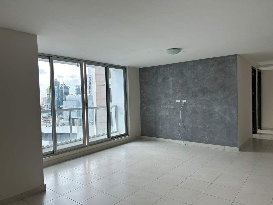 Hallway or living area unfinished with tiled floor in PH Miró apartment El Cangrejo