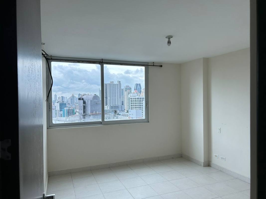Bedroom with light gray tones and city skyline window PH Miró El Cangrejo