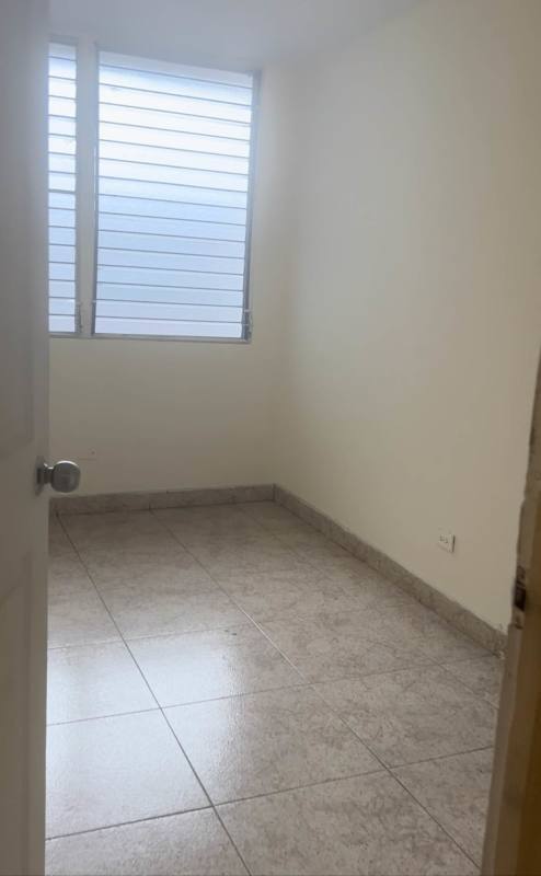 Compact bedroom with louvered windows PH Bella Vista Tower Obarrio Panama